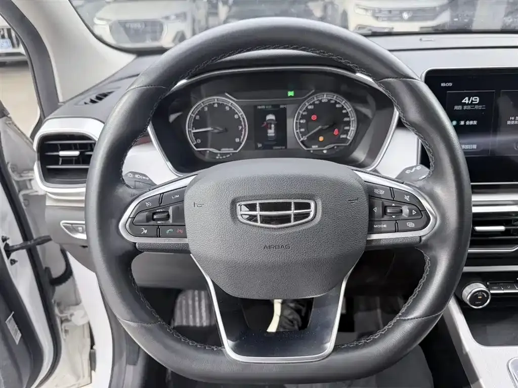 Geely Binyue — фото 10