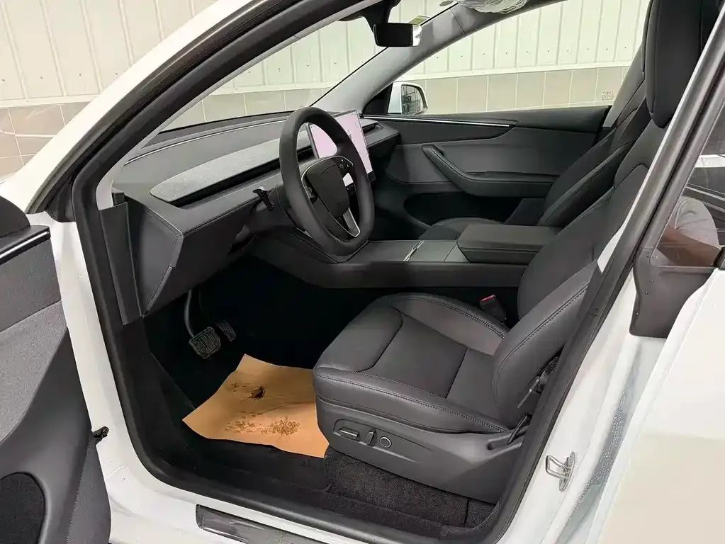 Tesla Model Y — фото 5