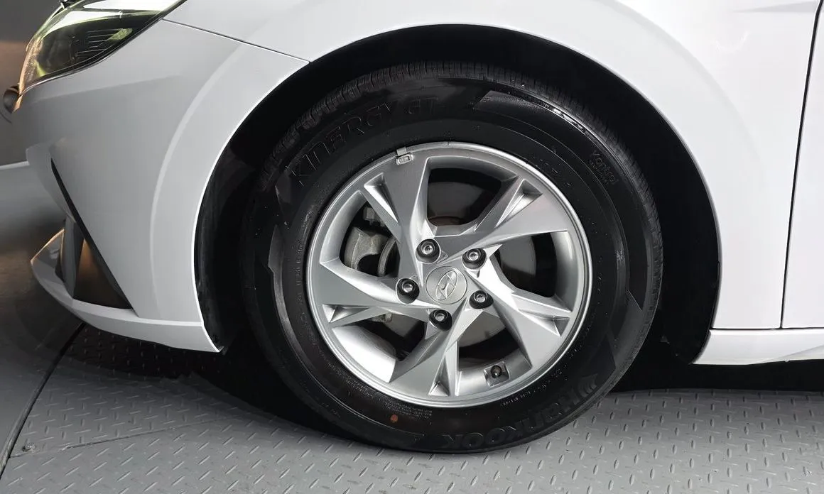 Hyundai AVANTE — фото 3
