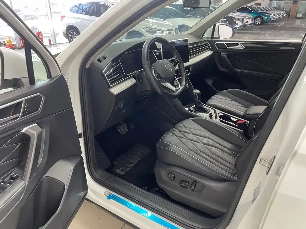 Volkswagen Tiguan L 2022 из CN, фото 2