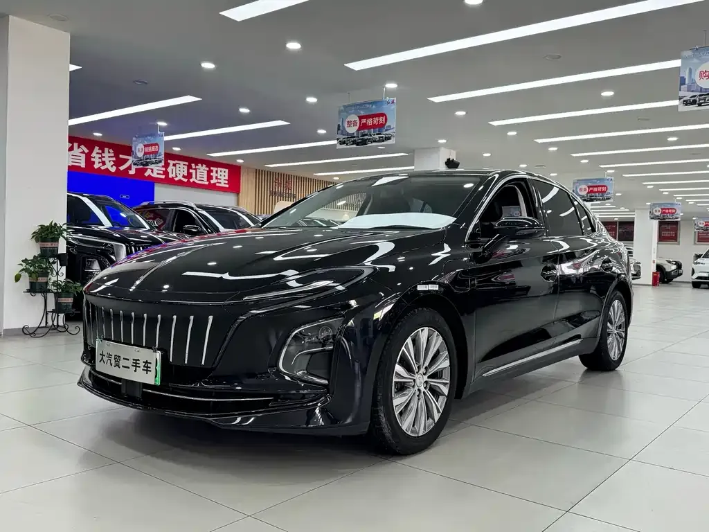 Hongqi E-QM5 — фото 1