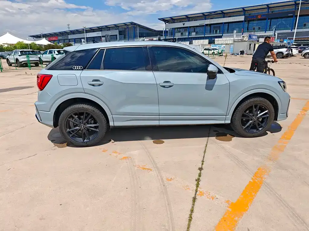 Audi Q2L 2023 из CN, фото 6
