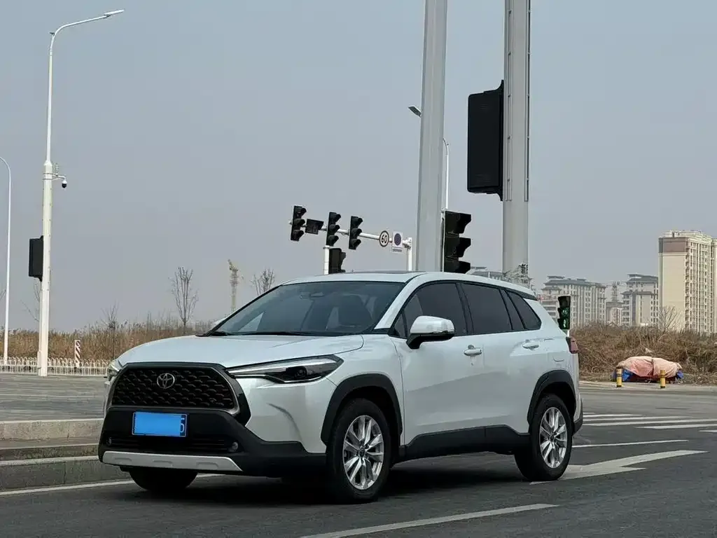 Toyota Corolla Cross — фото 1