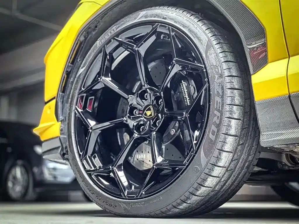 Lamborghini Urus — фото 6