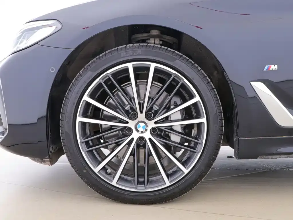 BMW 5 Series — фото 10