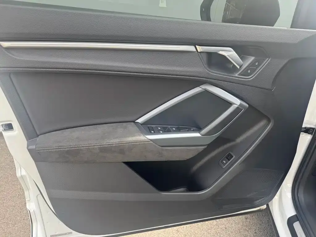 Audi Q3 Sportback — фото 9