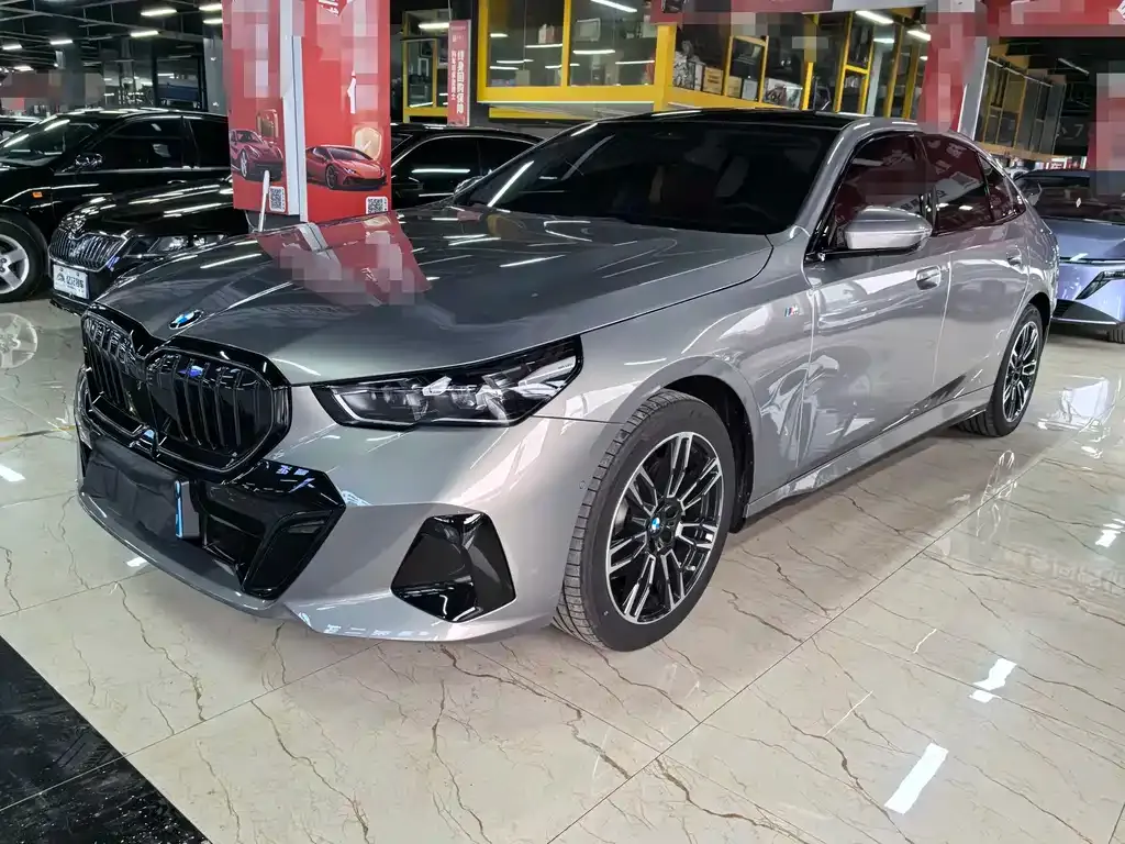 BMW 5 Series — фото 1