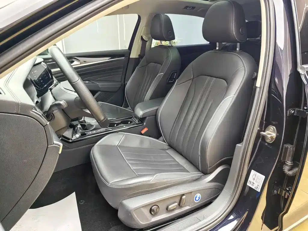 Volkswagen Passat — фото 10