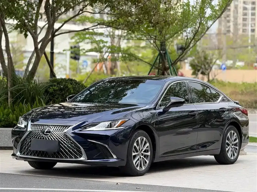 Lexus ES — фото 1