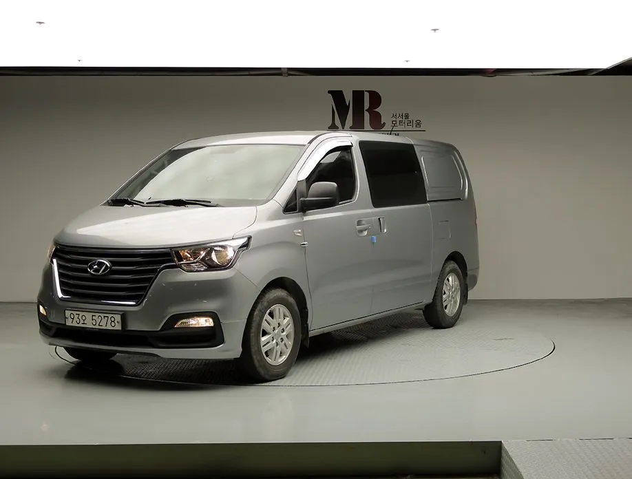 Hyundai Starex — фото 1