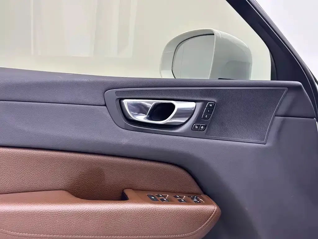 Volvo XC60 2021 из CN, фото 8