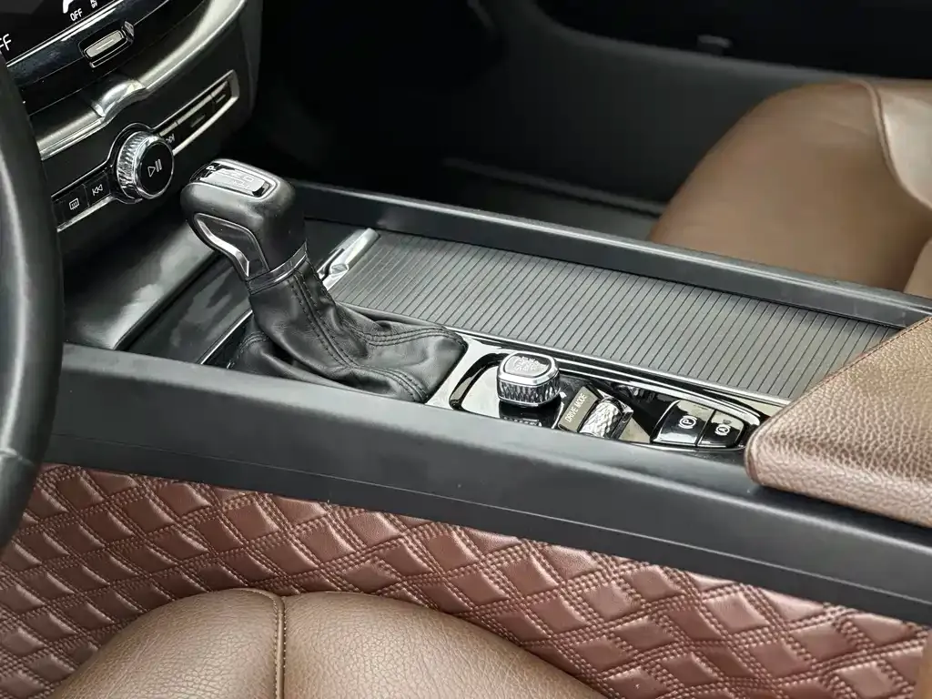 Volvo XC60 2021 из CN, фото 9