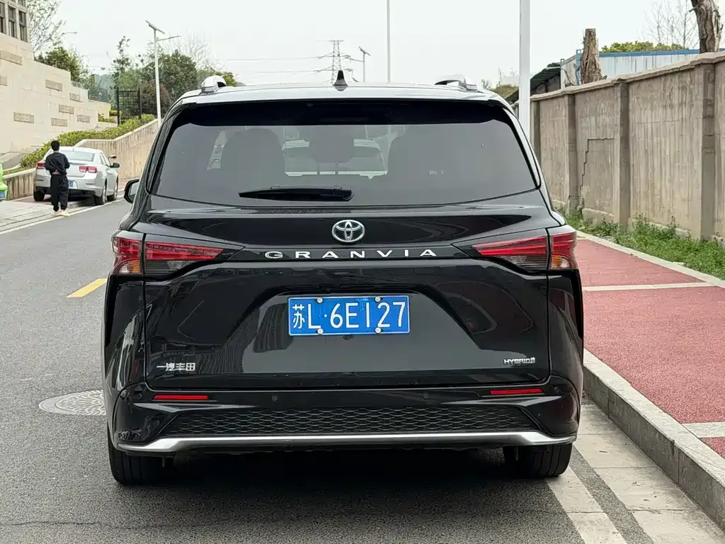 Toyota Granvia 2023 из CN, фото 6