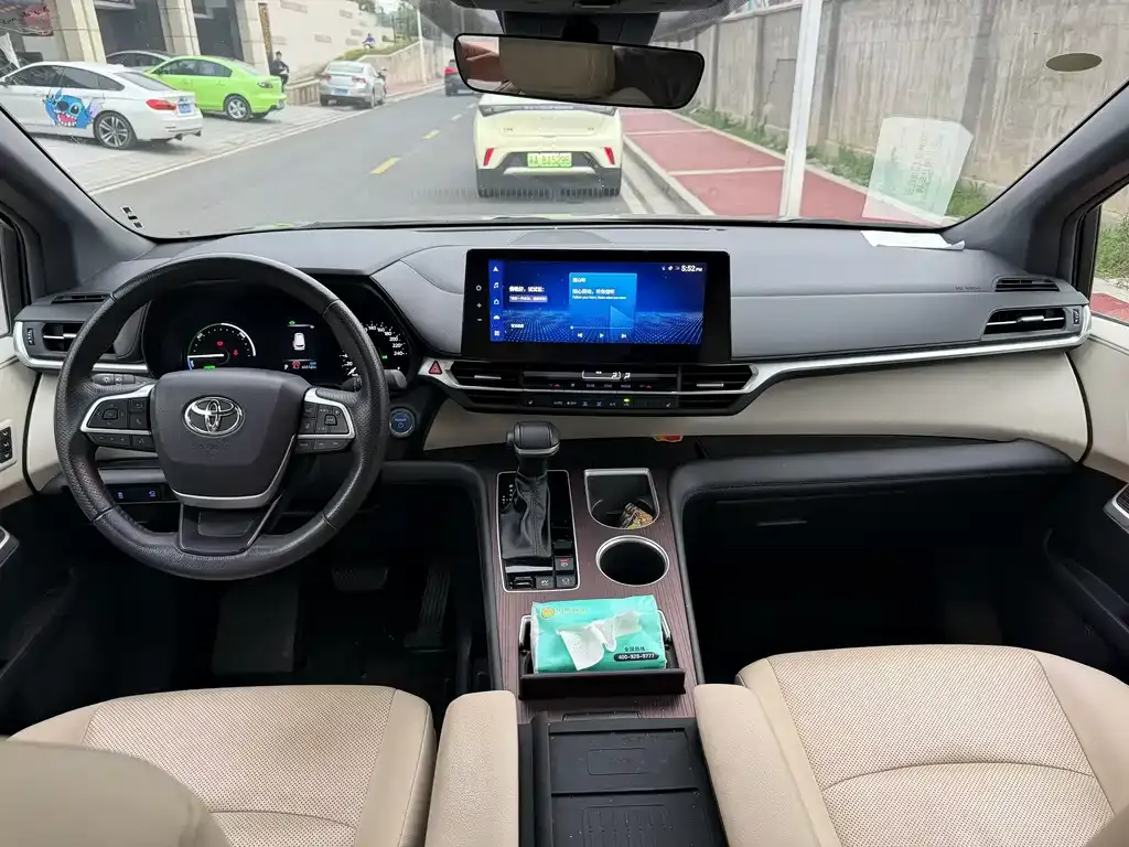 Toyota Granvia 2023 из CN, фото 2