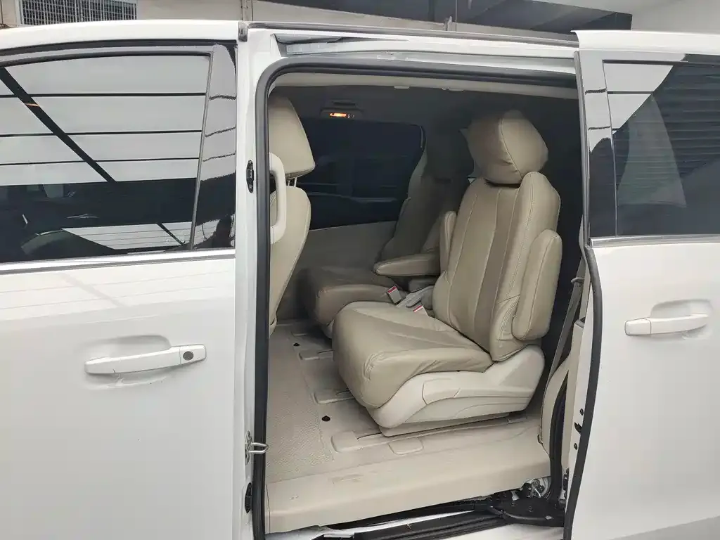 Buick GL8 2022 из CN, фото 2
