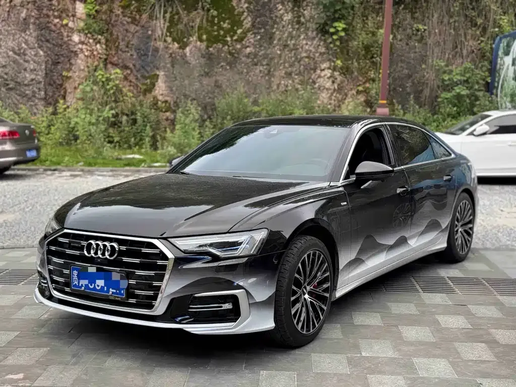Audi A6L — фото 1