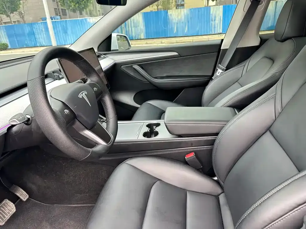 Tesla Model Y — фото 6