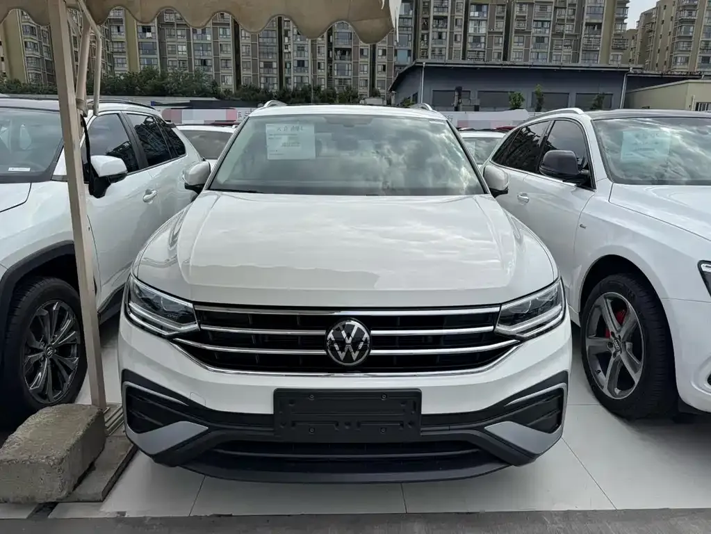 Volkswagen Tiguan L — фото 4