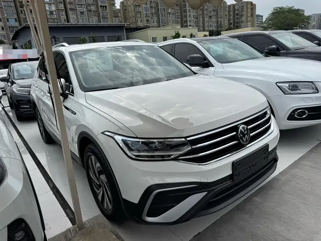 Volkswagen Tiguan L — фото 2