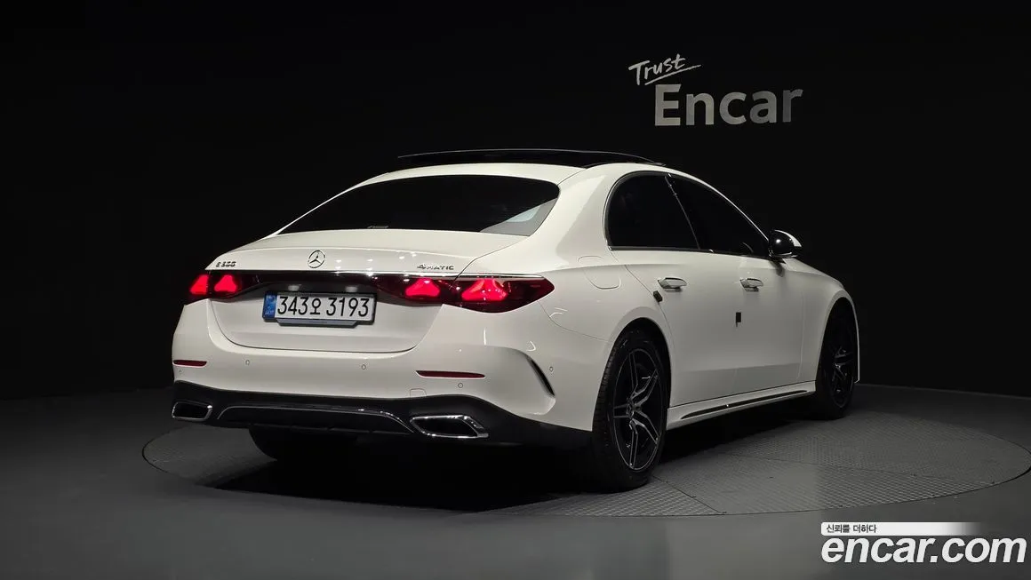 Mercedes-Benz E-Class — фото 2