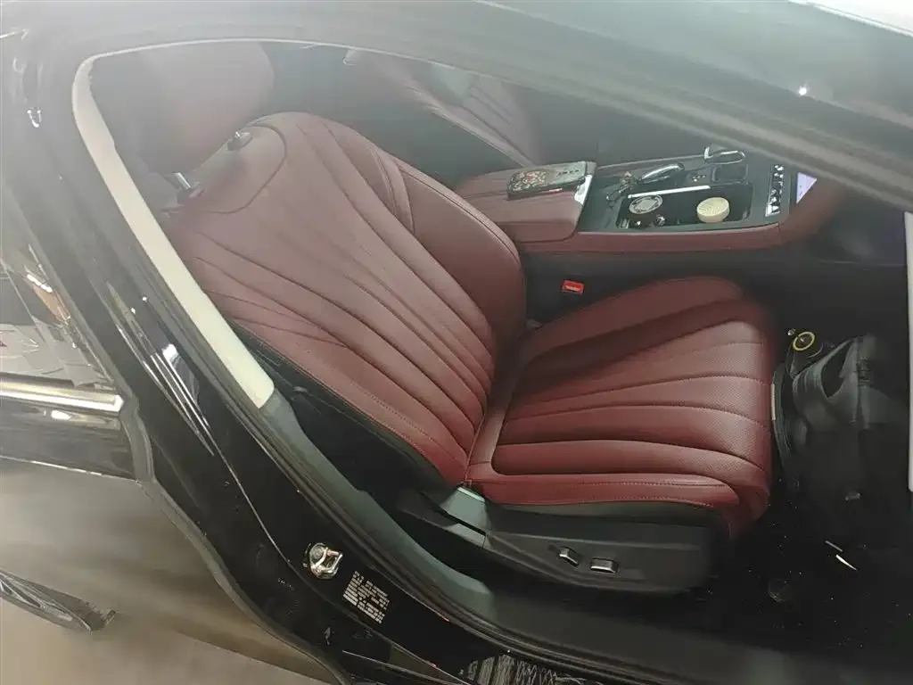 Hongqi H5 PHEV 2025 из CN, фото 3