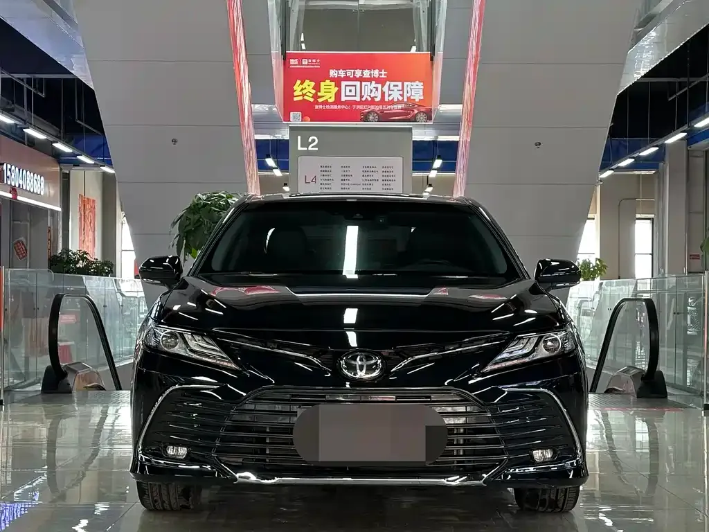 Toyota Camry — фото 2