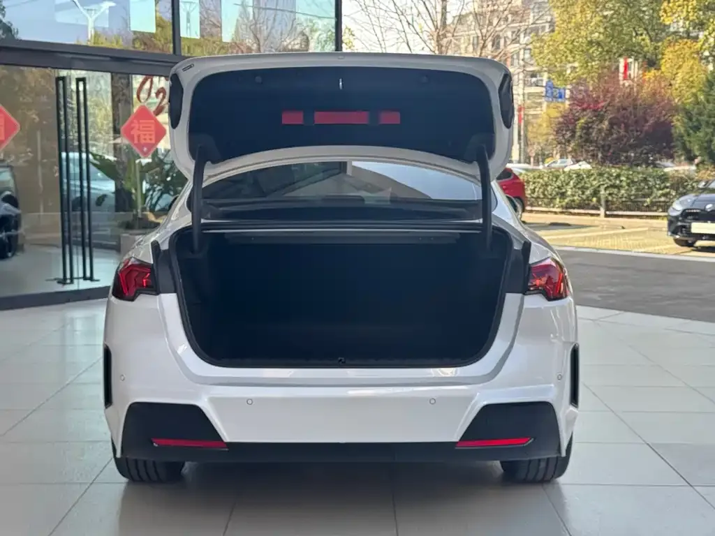 BMW 2 Series 2025 из CN, фото 10