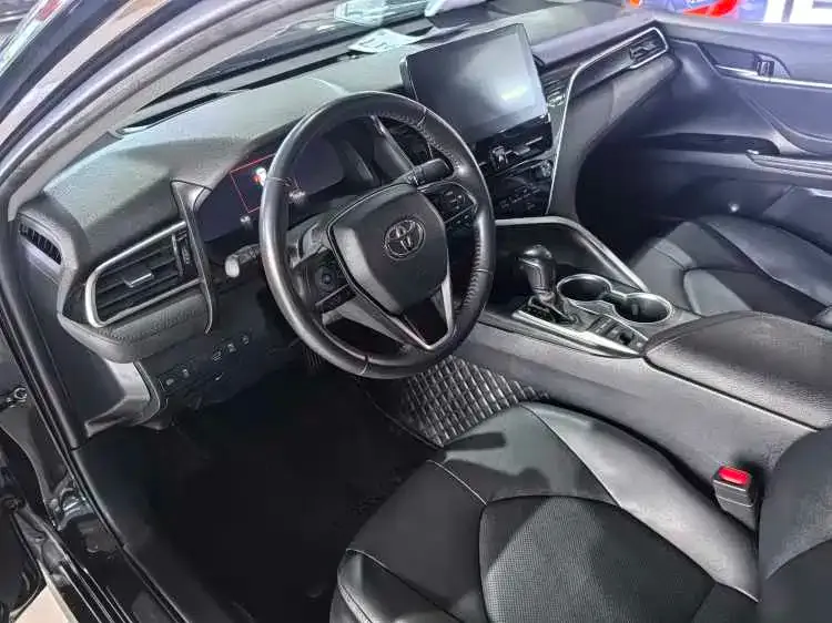 Toyota Camry — фото 3