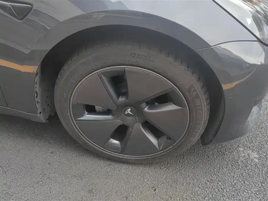 Tesla Model 3 — фото 10