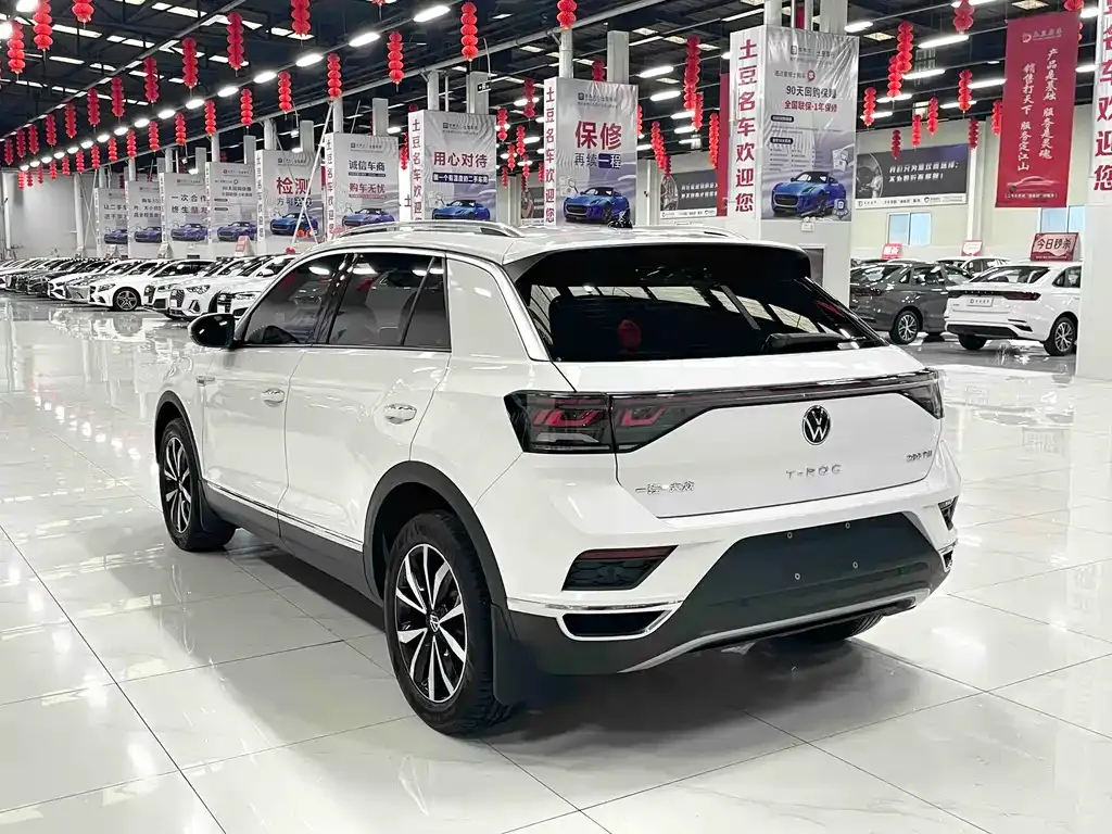 Volkswagen T-Roc — фото 10