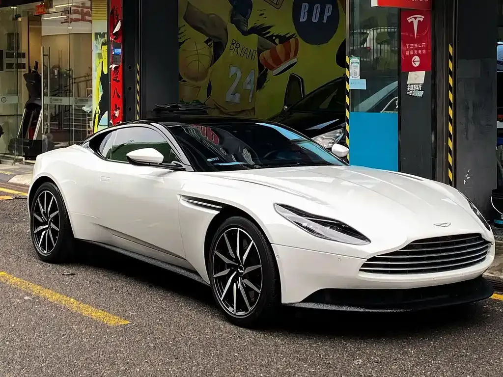 Aston Martin DB11