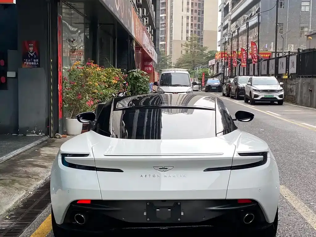 Aston Martin DB11 2022 из CN, фото 8