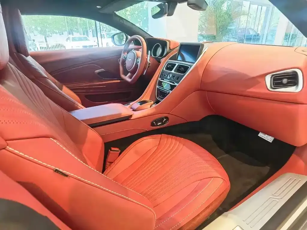 Aston Martin DB11 2022 из CN, фото 3