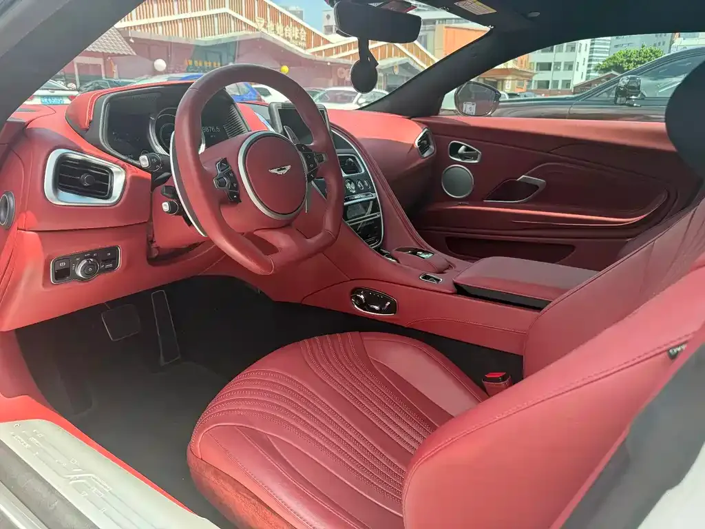 Aston Martin DB11 2022 из CN, фото 6