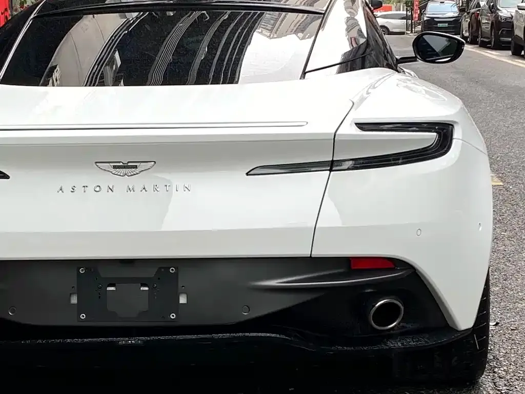 Aston Martin DB11 2022 из CN, фото 4