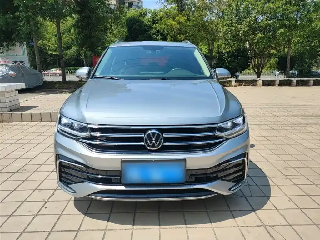 Volkswagen Tiguan L — фото 7