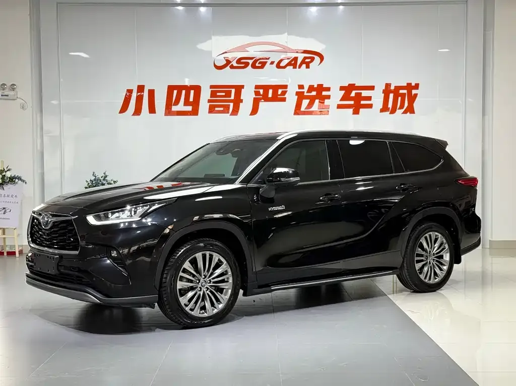 Toyota Highlander — фото 1
