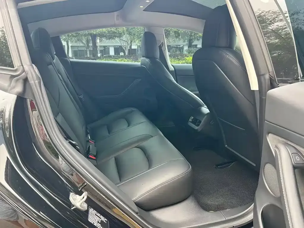 Tesla Model 3 — фото 10