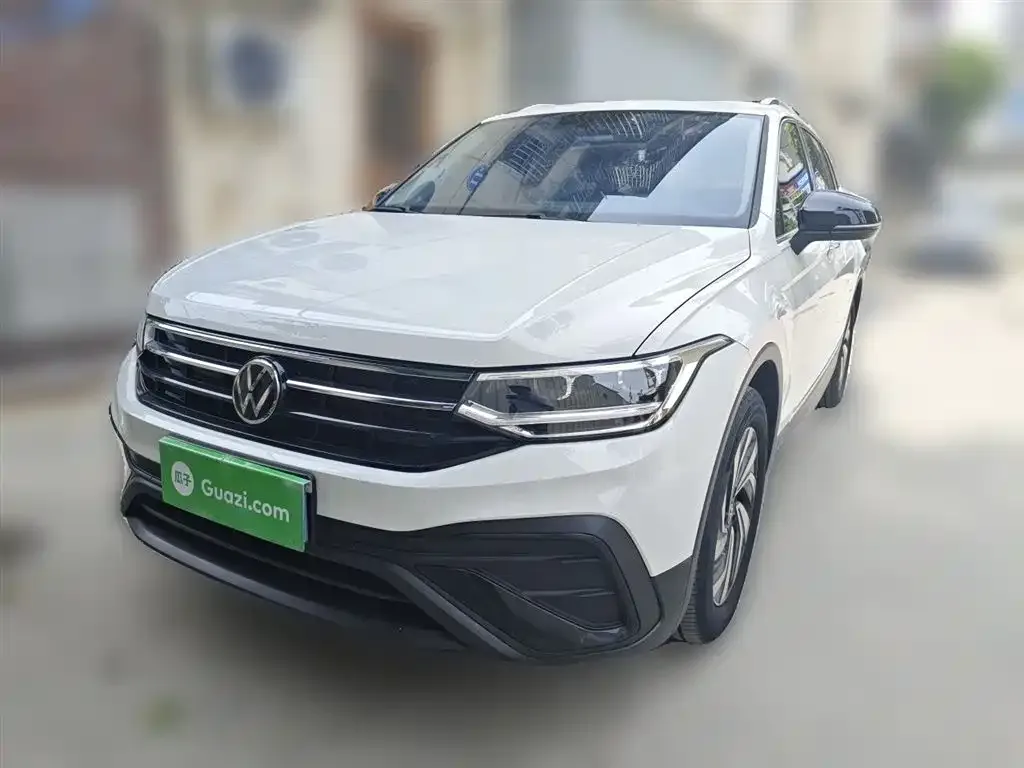 Volkswagen Tiguan L — фото 1