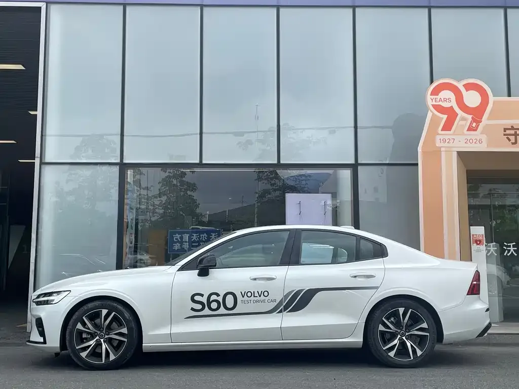 Volvo S60 — фото 4