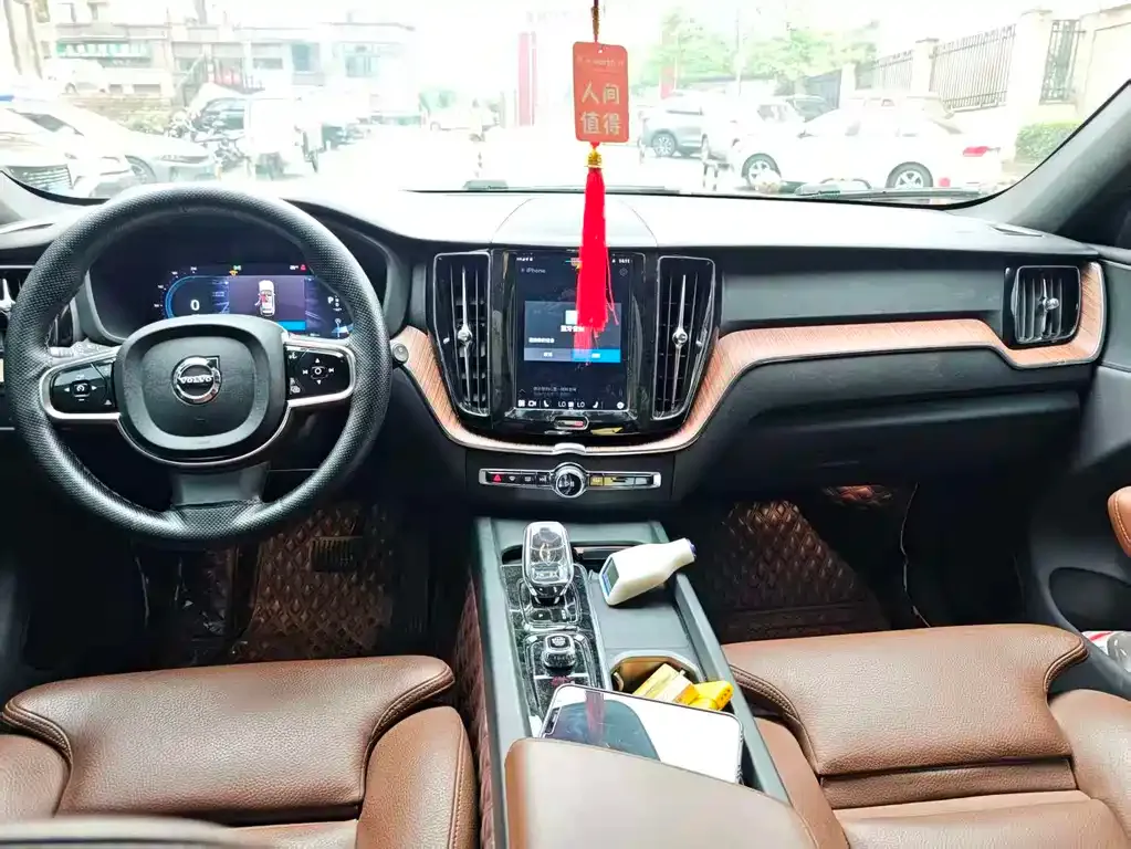 Volvo XC60 2023 из CN, фото 4