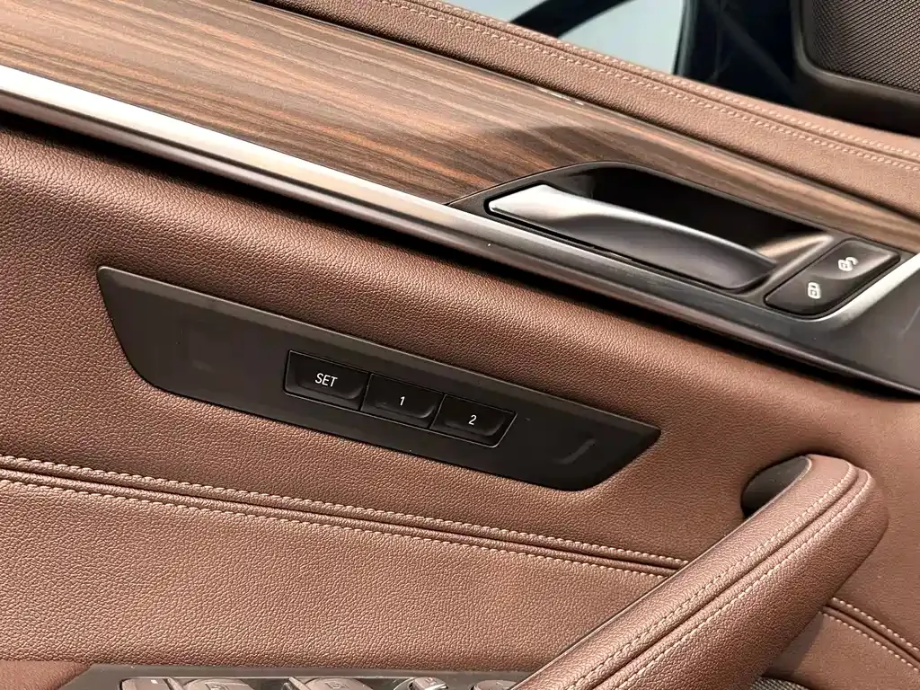 BMW 5 Series — фото 10