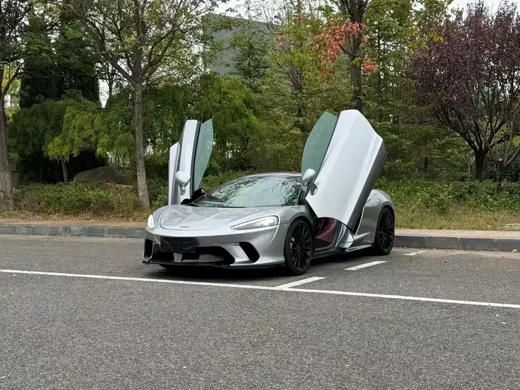 McLaren GT