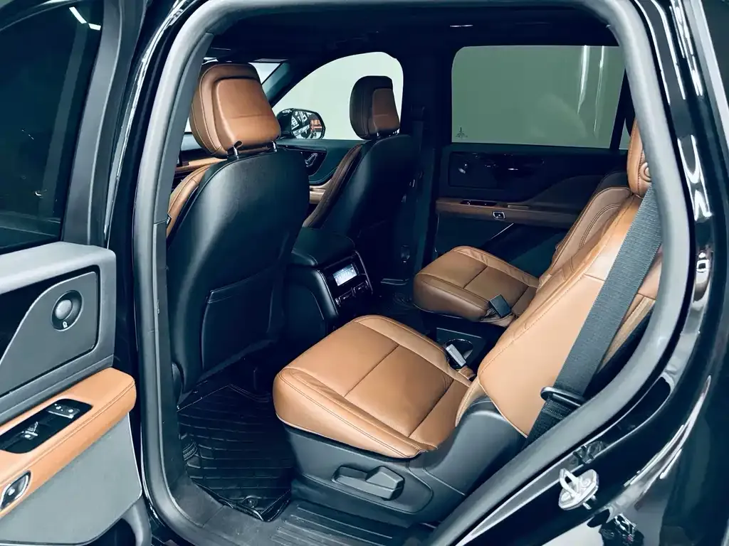 Lincoln Aviator — фото 8