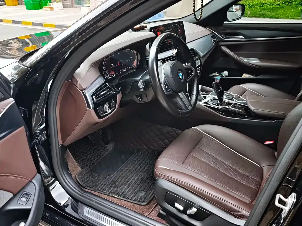 BMW 5 Series — фото 10