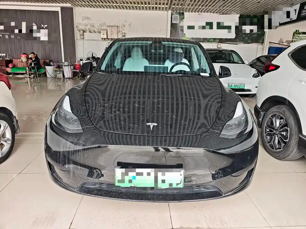 Tesla Model Y — фото 8