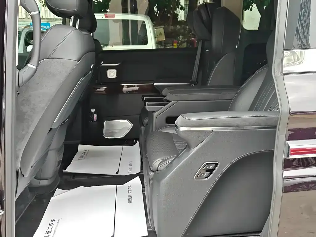 Hongqi HQ9 2024 из CN, фото 4