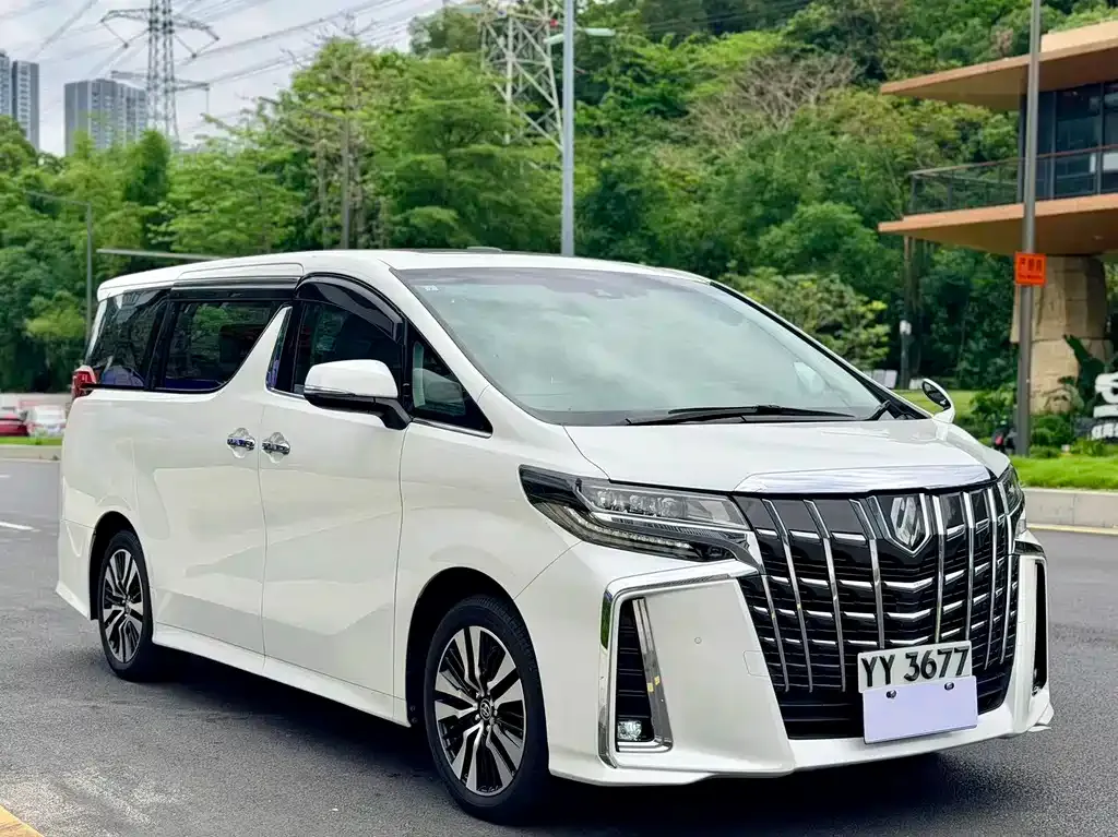 Toyota Alphard — фото 8