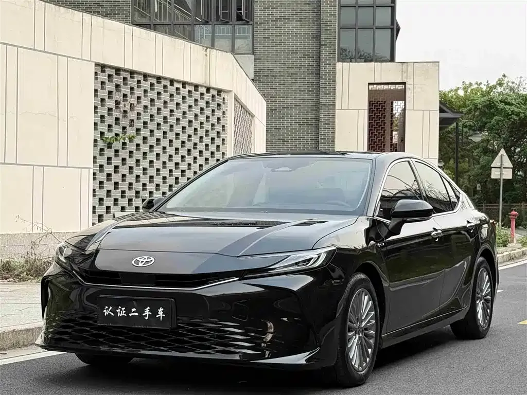 Toyota Camry — фото 8