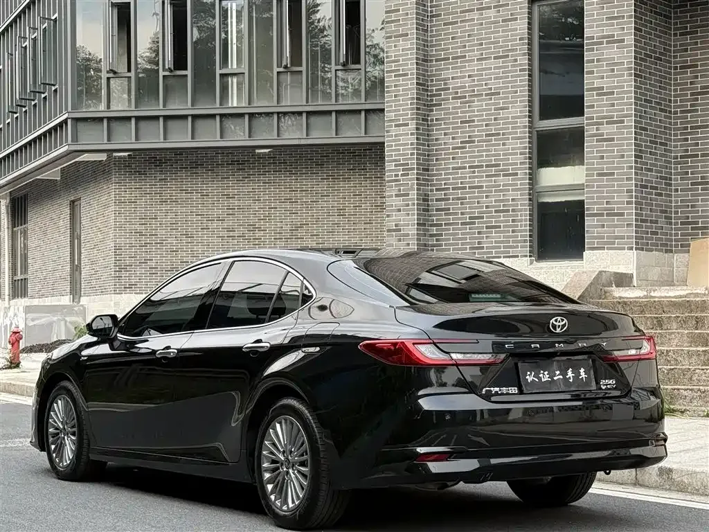 Toyota Camry — фото 10